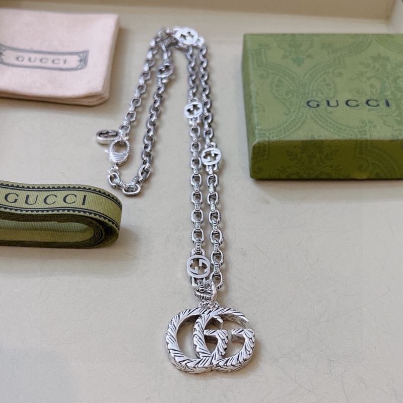 G*u*i necklaces